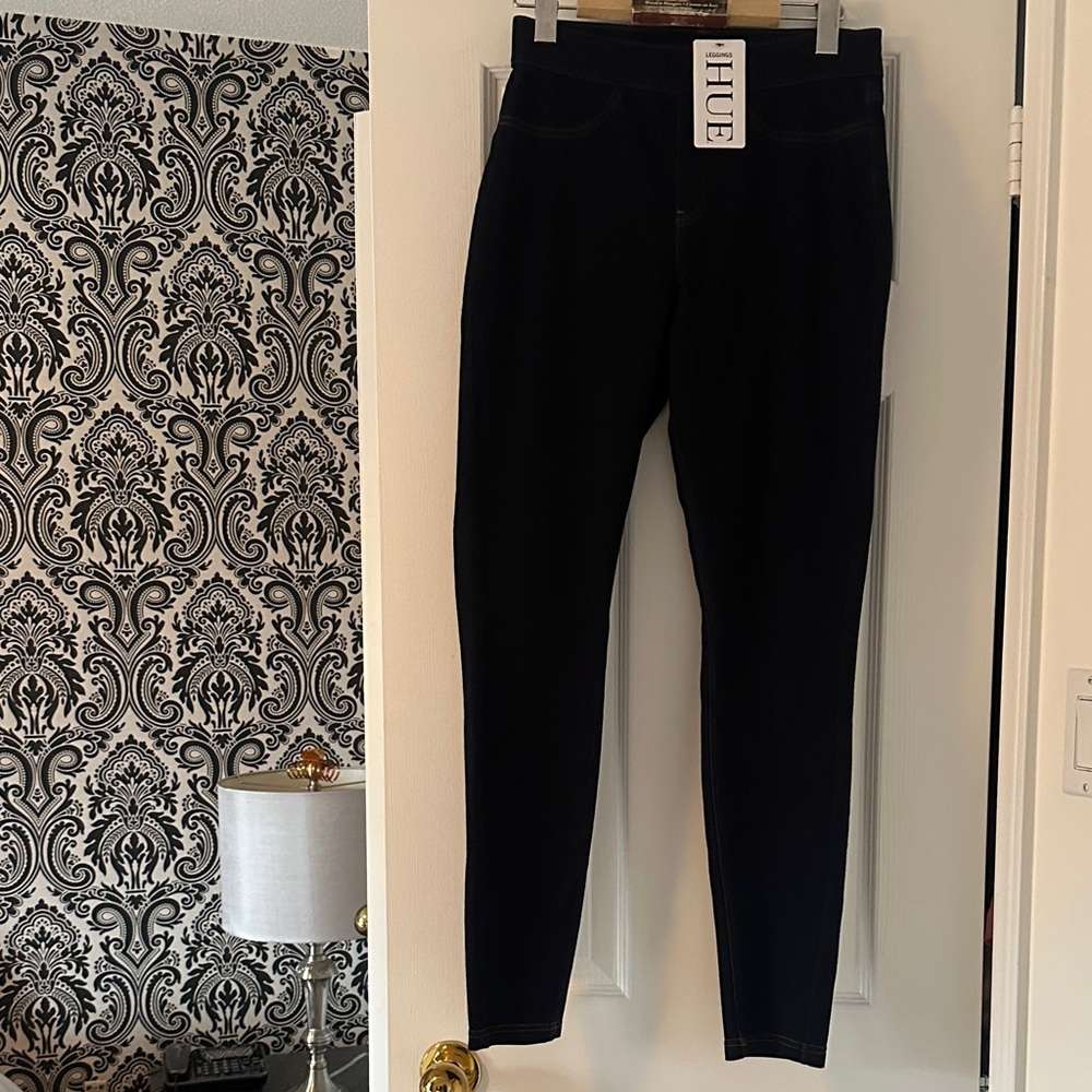 HUE Classic dark blue leggings.